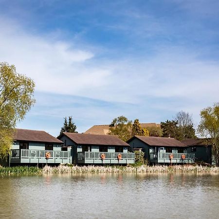 The Vale Golf & Country Club Villa Bishampton Exterior photo