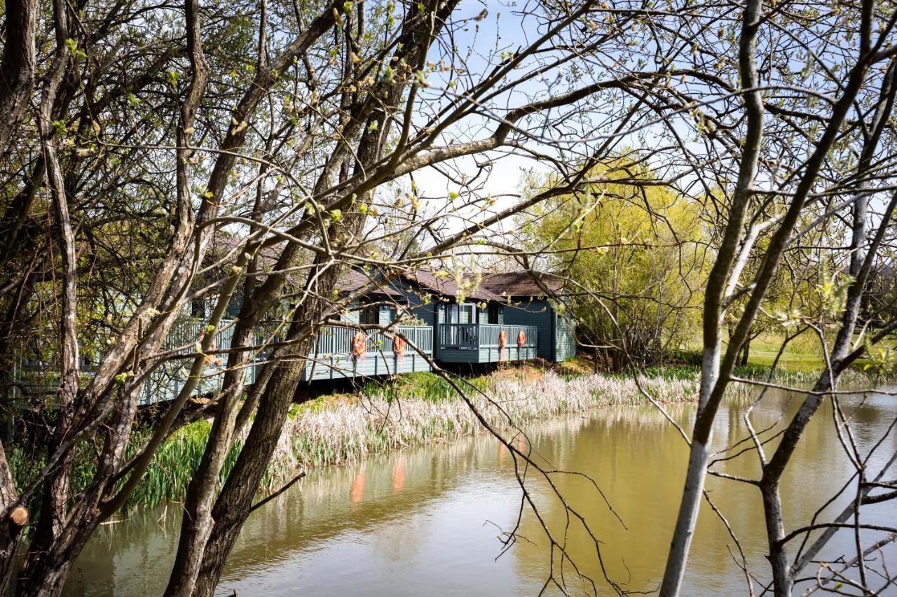 The Vale Golf & Country Club Villa Bishampton Exterior photo