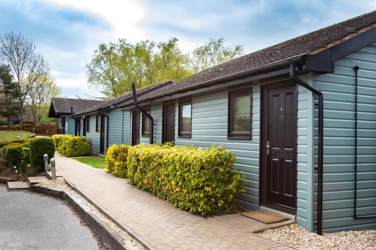 The Vale Golf & Country Club Villa Bishampton Exterior photo