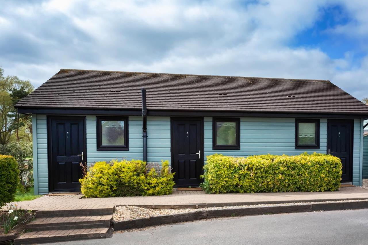 The Vale Golf & Country Club Villa Bishampton Exterior photo