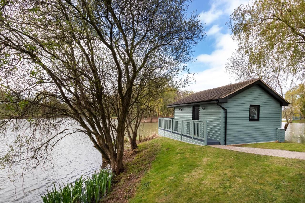 The Vale Golf & Country Club Villa Bishampton Exterior photo